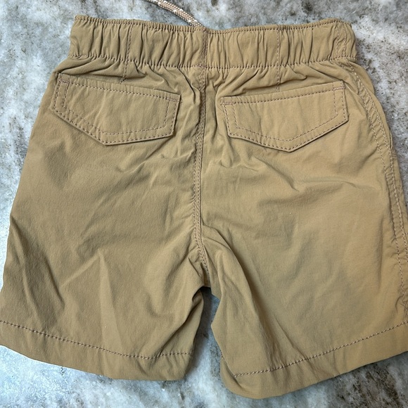 Baby gap shorts - Picture 2 of 3